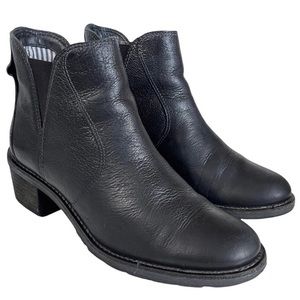 LL Bean Deerfield Black Leather Chelsea Lug Sole Ankle Boots Booties Womens 10